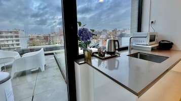 Căn hộ Deluxe, 2 phòng ngủ | Bếp riêng | Tủ lạnh, lò nướng, bếp nấu, ấm điện