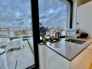 Deluxe Apartment, 2 Bedrooms | Private kitchen