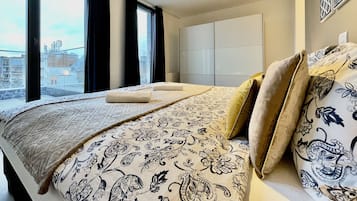 Departamento Deluxe, 2 habitaciones | Tabla de planchar con plancha, wifi gratis y ropa de cama 