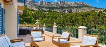 Villa El Paradiso: Your Private Oasis in Altea