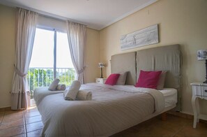 7 bedrooms, desk, iron/ironing board, WiFi