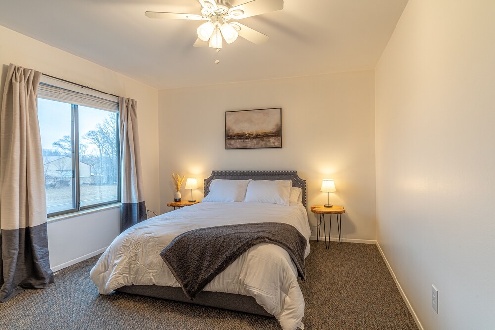 *NEW* Cozy Fenton Condo near DT Fenton Vrbo