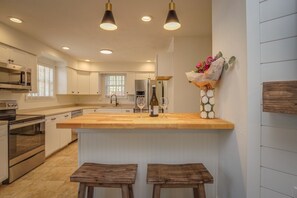 Private kitchen - North End Oceanside 3bd Home (Virginia Beach)