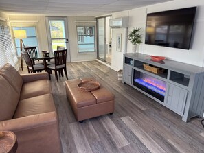 Smart TV, books, stereo