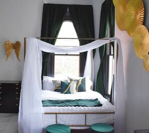 5 bedrooms, desk, iron/ironing board, travel cot