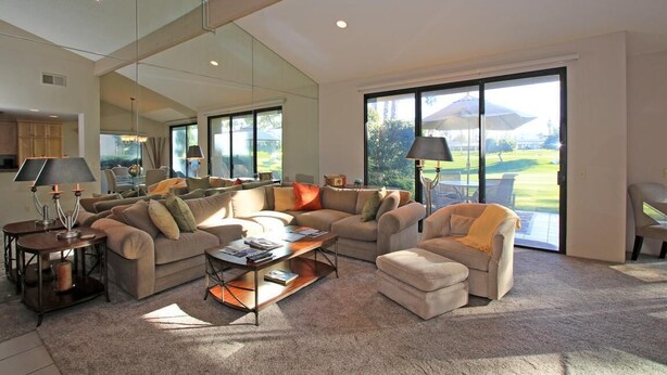 Apartment, Mehrere Betten (VB607 - Palm Valley CC) | Wohnbereich