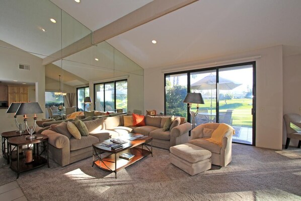 公寓客房, 多張床 (VB607 - Palm Valley CC) | 起居區