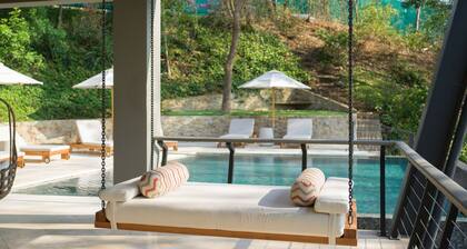 Spacious villa overlooking the tropical forest and ocean