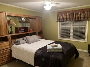 4 bedrooms, iron/ironing board, free WiFi, bed sheets