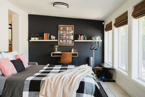 4 bedrooms, desk, travel cot, WiFi
