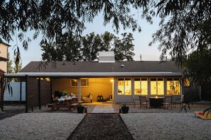 屋外ダイニングエリア