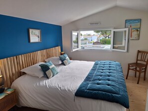 2 bedrooms, desk, iron/ironing board, travel cot