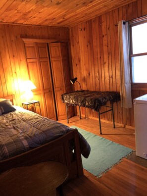 4 bedrooms, desk, free WiFi, wheelchair access