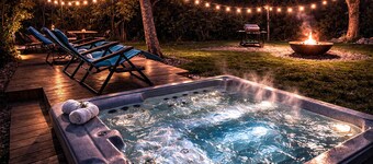 Secluded Cabin w/ Hot Tub • No Neighbors • 15 Min to Texas A&M Aggieland Getaway