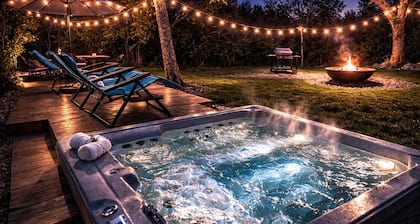 Secluded Cabin w/ Hot Tub âą No Neighbors âą 15 Min to Texas A&M Aggieland Getaway