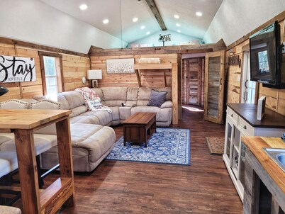 Private Cabin w/ Hot Tub — No Neighbors • Minutes to Aggieland