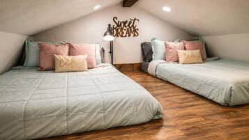 2 chambres, fer et planche à repasser, lit parapluie, Wi-Fi gratuit