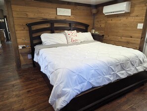 2 bedrooms, iron/ironing board, travel cot, free WiFi