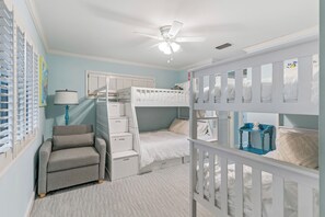 5 bedrooms, free WiFi, bed sheets