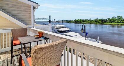 Haus Of Style - Sunsets on the River - Parking