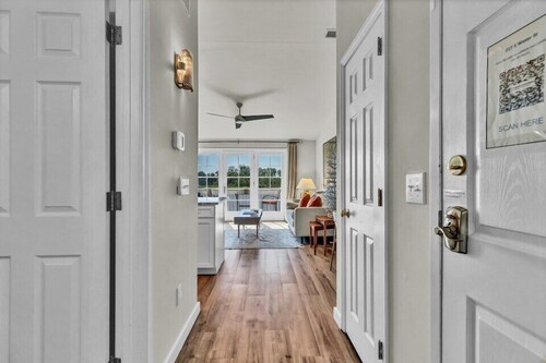 Haus Of Style - Sunsets on the River - Parking