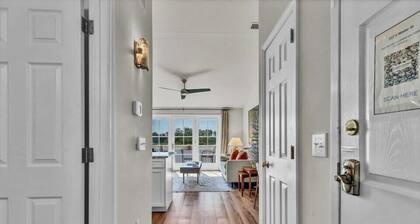 Haus Of Style - Sunsets on the River - Parking