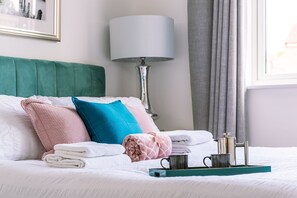 2 bedrooms, iron/ironing board, WiFi, bed sheets - 2 Bed Boutique Apartment with free Parking  - sleeps 4 guests  in 2 bedrooms (YORK)