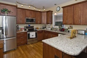 Microondas, horno, parrilla de estufa y lavavajillas 