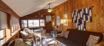 Private entrance apartment with a garden view