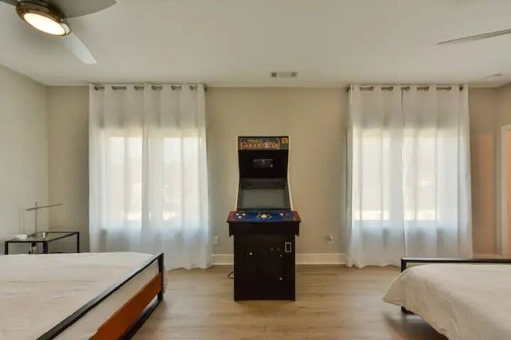 NEW MODERN TOWNHOUSE WITH ROOFTOP DECK NEAR ATLANTIC STATION & GEAORIA TECH Atlanta Vrbo