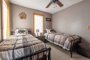3 bedrooms, iron/ironing board, WiFi, bed sheets
