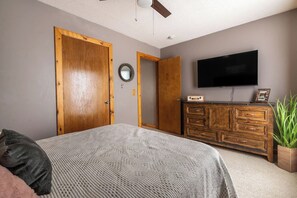 3 slaapkamers, een strijkplank/strijkijzer, wifi, beddengoed