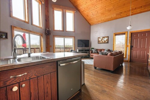 A-Frame, Bin-zebo & Gas Firepit, Walk to Finley