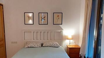 1 dormitorio, tabla de planchar con plancha, wifi gratis y ropa de cama