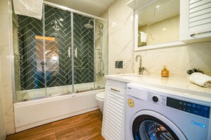 Superior Condo, 1 Bedroom | Dobi