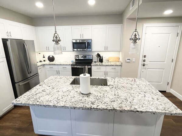 Fridge, microwave, oven, stovetop - Spectacular North Scottsdale location (Scottsdale)