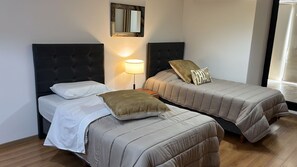 1 habitación, escritorio, tabla de planchar con plancha y wifi gratis
