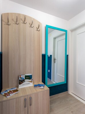 Interior - Holiday Apartment Nik, 5 km from Poreč/beach, with private hot tub & garden (Nova Vas)