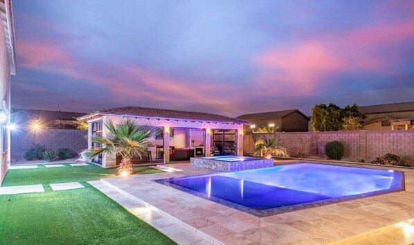 室外游泳池,恒温泳池