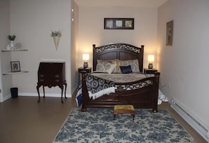 1 bedroom, desk, iron/ironing board, WiFi