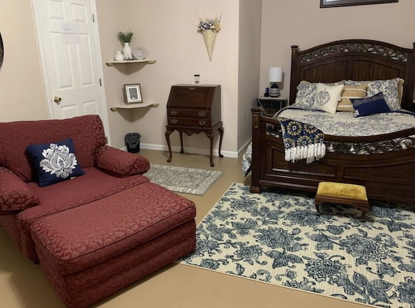 1 bedroom, desk, iron/ironing board, WiFi