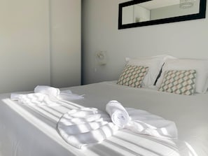 1 slaapkamer, een strijkplank/strijkijzer, gratis wifi, beddengoed