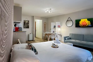 Free WiFi, bed sheets