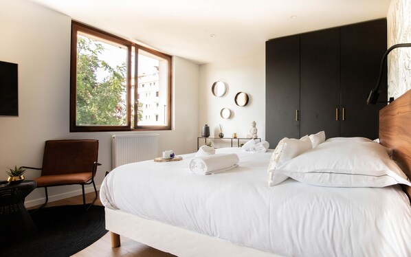 مكواة/لوح كي وواي فاي مجانًا وملاءات أسرّة