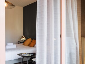 1 habitación, tabla de planchar con plancha, wifi gratis y ropa de cama 