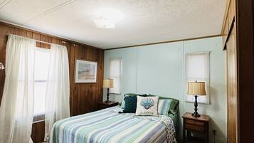 3 bedrooms, desk, iron/ironing board, free WiFi