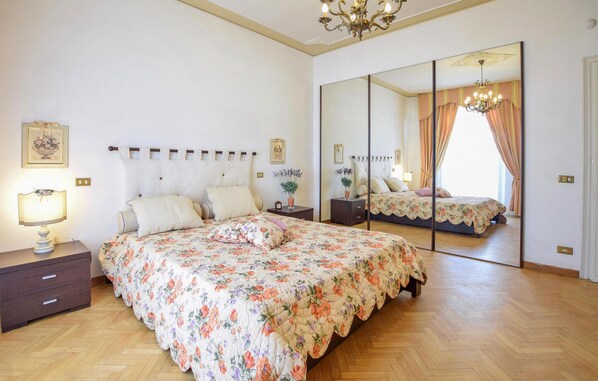 3 Schlafzimmer, Reisekinderbett, kostenloses WLAN, Bettwäsche