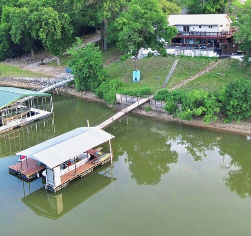 Lakefront Retreat + private dock + game room + large patio pizza oven bar