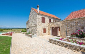 Exterior - Cozy home in Donje Ceranje with WiFi (Donje Ceranje)