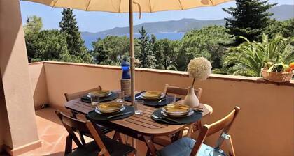 Maisonette-Wohnung mit Meerblick, 50 Meter vom Strand entfernt